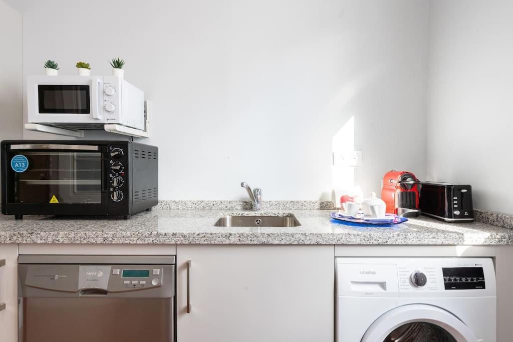 Comodo Apartamento En アルモンテ エクステリア 写真